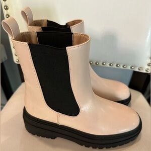 Lulu’s New Derrie Light Nude Platform Ankle Boots Chelsea Women’s Size 6.5